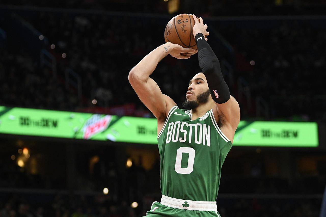 波士顿凯尔特人今夜单刀错失，志在NBA常规赛名次提升，球迷炸锅，医务组通报恢复的简单介绍